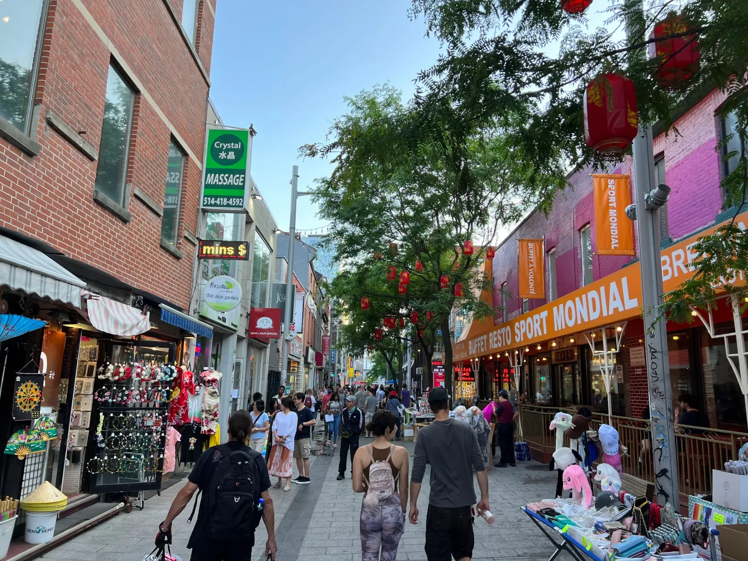 Rue de la Gauchetière in Chinatown.